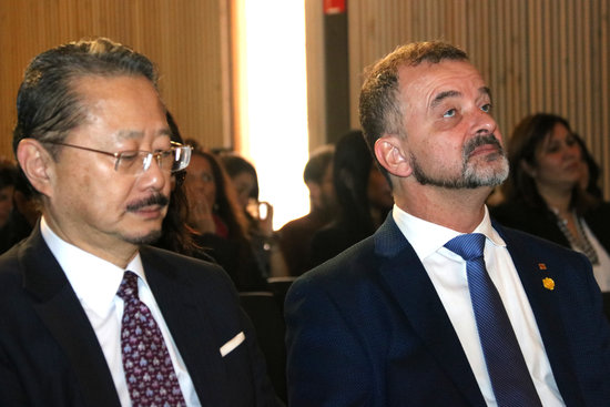Japanese Consul General to Barcelona Naohito Watanabe and Catalan foreign minister Alfred Bosch on December 10, 2019 (by Guifré Jordan)